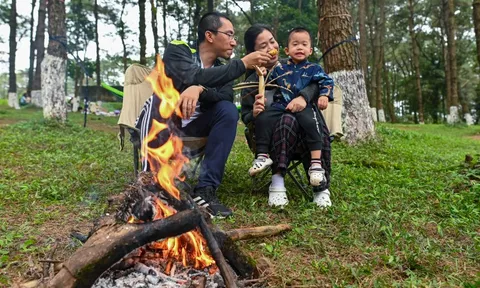 Người Hà Nội 'bỏ phố lên rừng' cắm trại ngày cuối cùng của kỳ nghỉ Tết