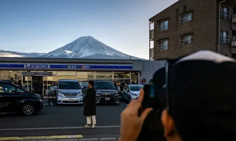 Làm rào chắn ngăn 'sống ảo' ở núi Phú Sĩ